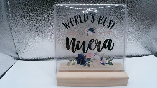 “World’s Best Nuera” Sign with Flowers and Wooden Base